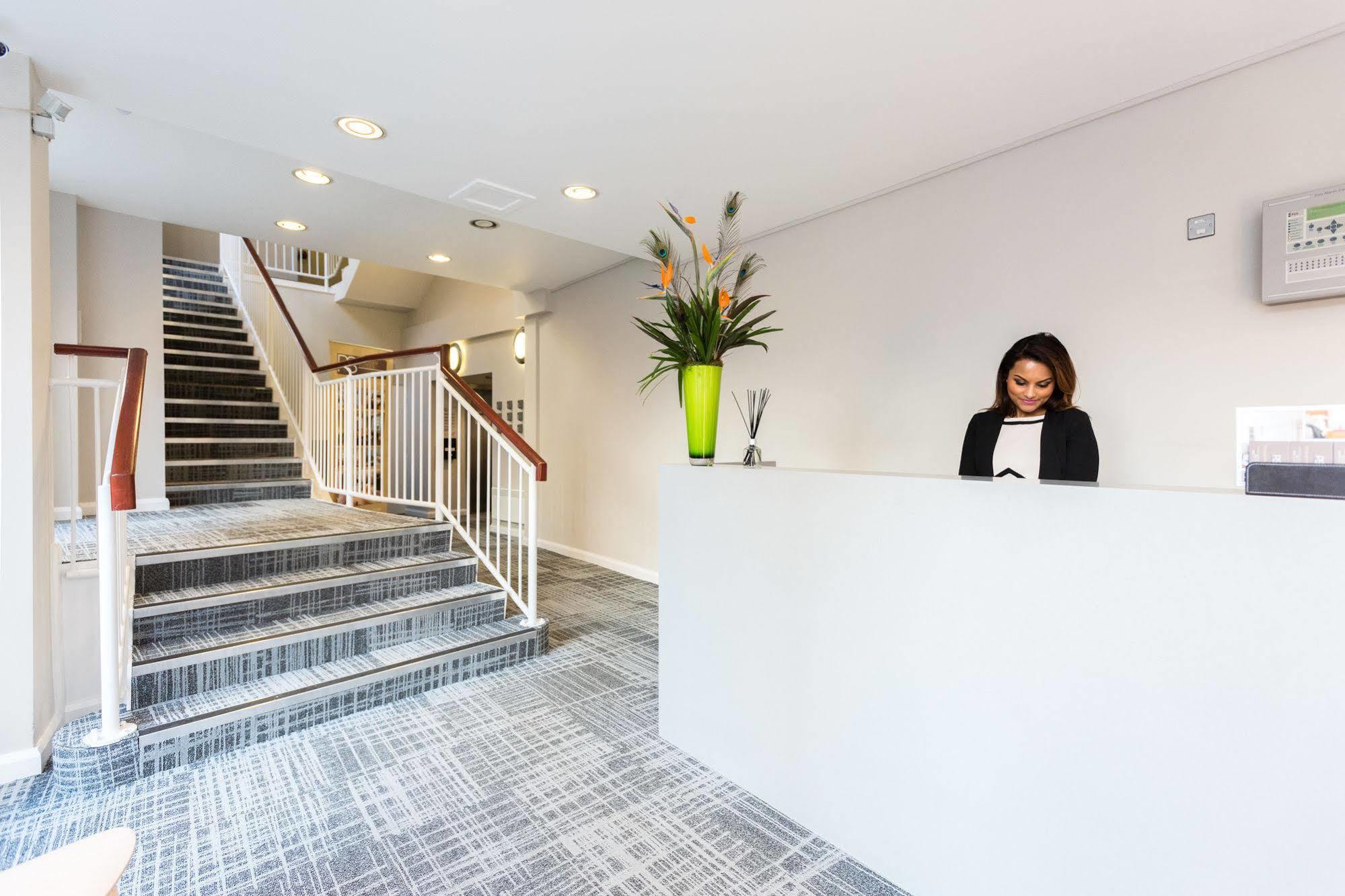 Premier Suites Ρίντινγκ Εξωτερικό φωτογραφία