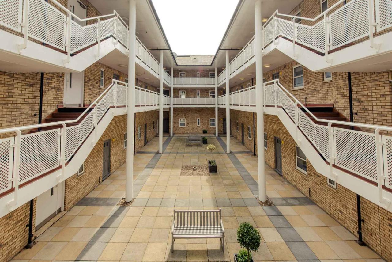 Premier Suites Ρίντινγκ Εξωτερικό φωτογραφία